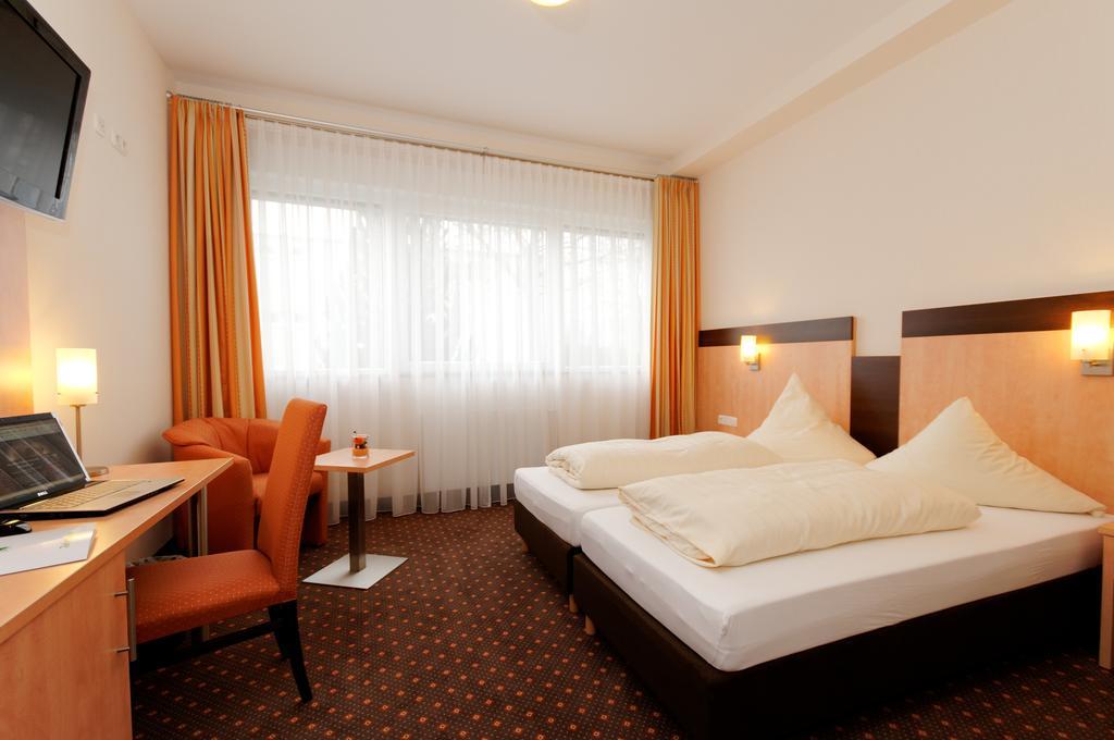 Hotel Am Freischuetz Hürth Esterno foto