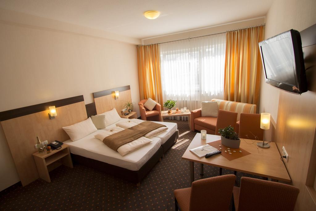 Hotel Am Freischuetz Hürth Esterno foto