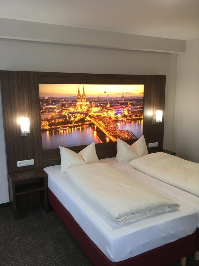 Hotel Am Freischuetz Hürth Esterno foto