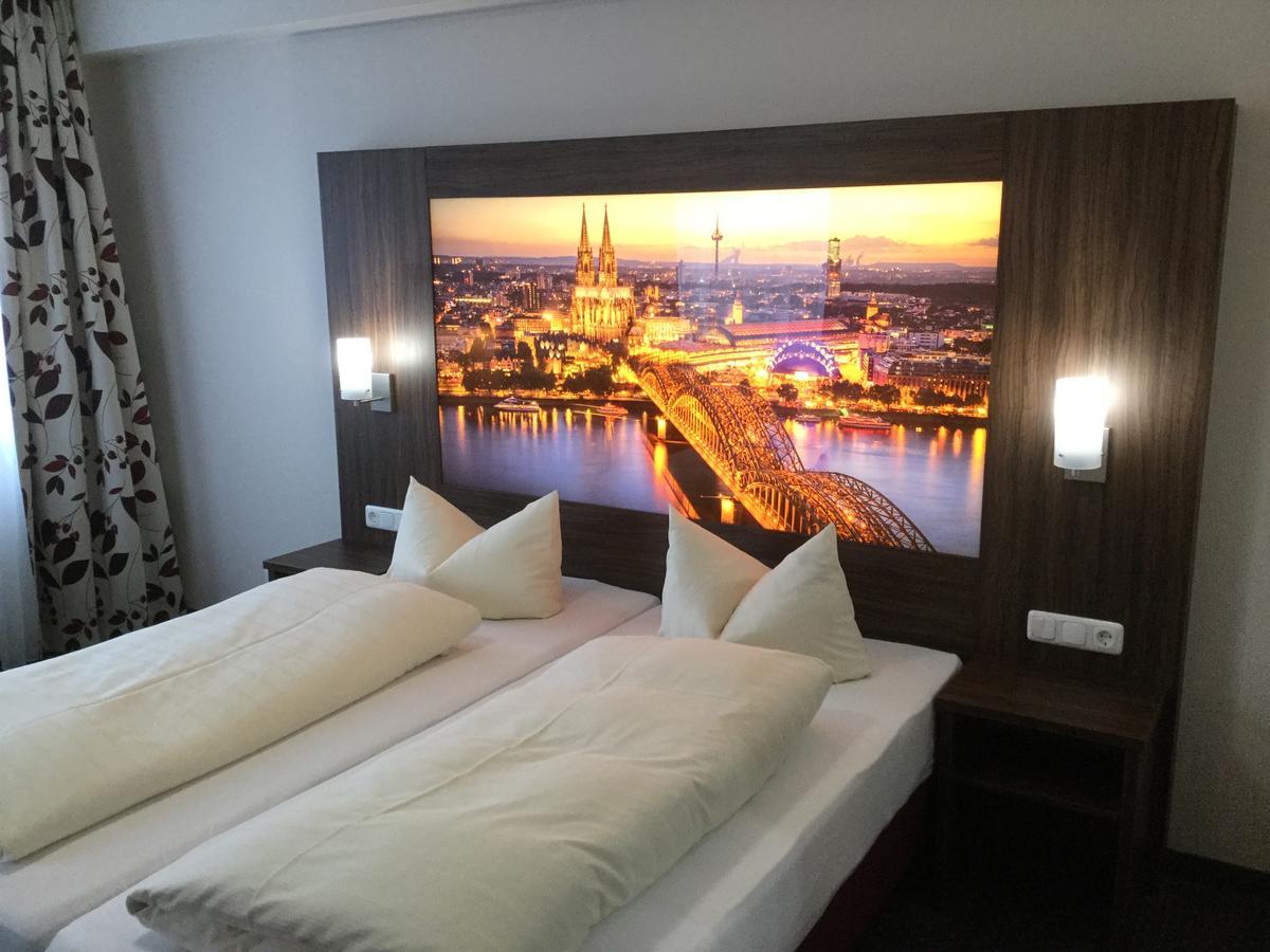 Hotel Am Freischuetz Hürth Esterno foto